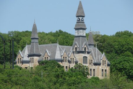 Photo of Homes for Sale in Parkville